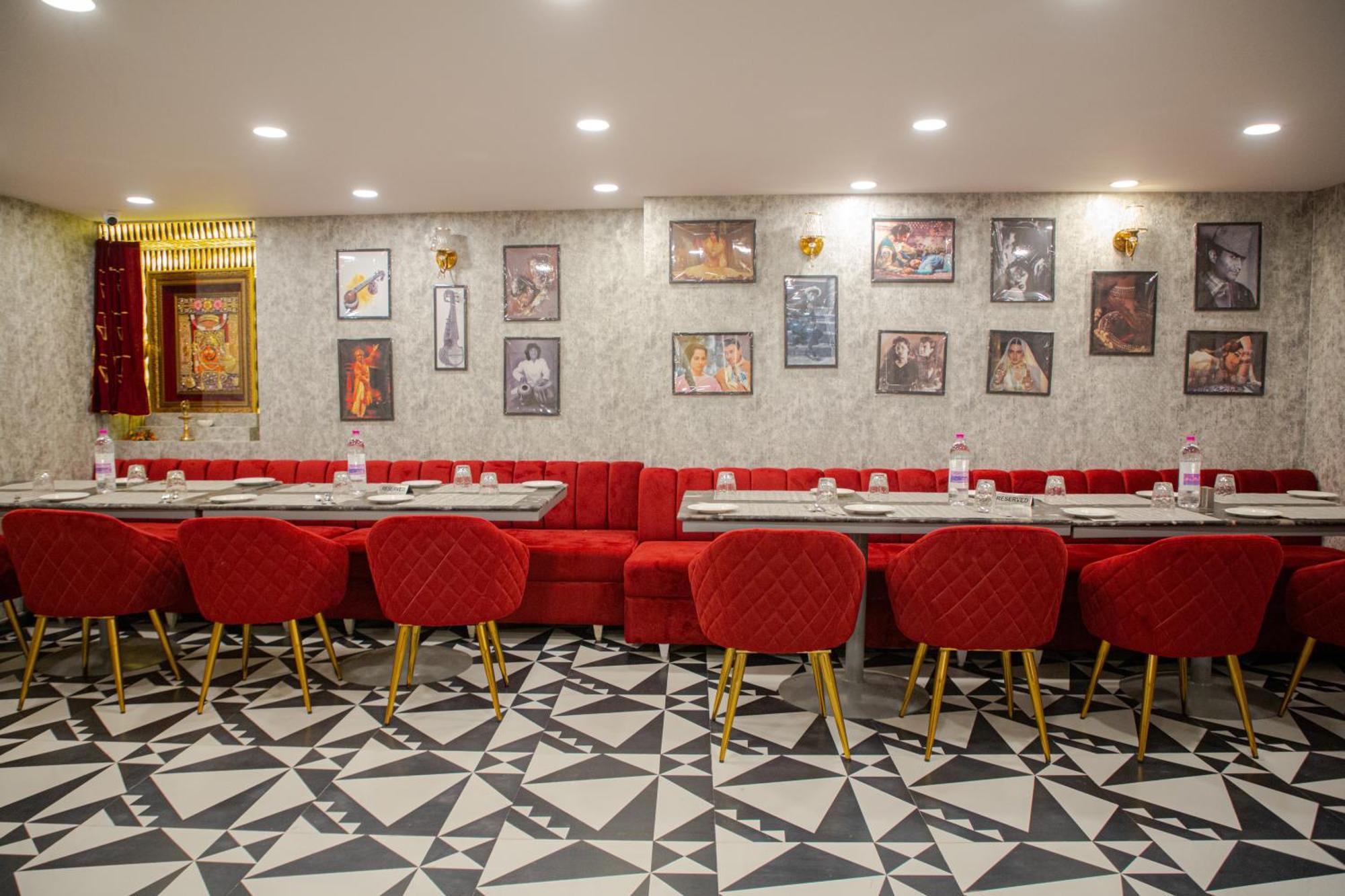 Pearl Courtyard Hotel Varanasi Exterior photo