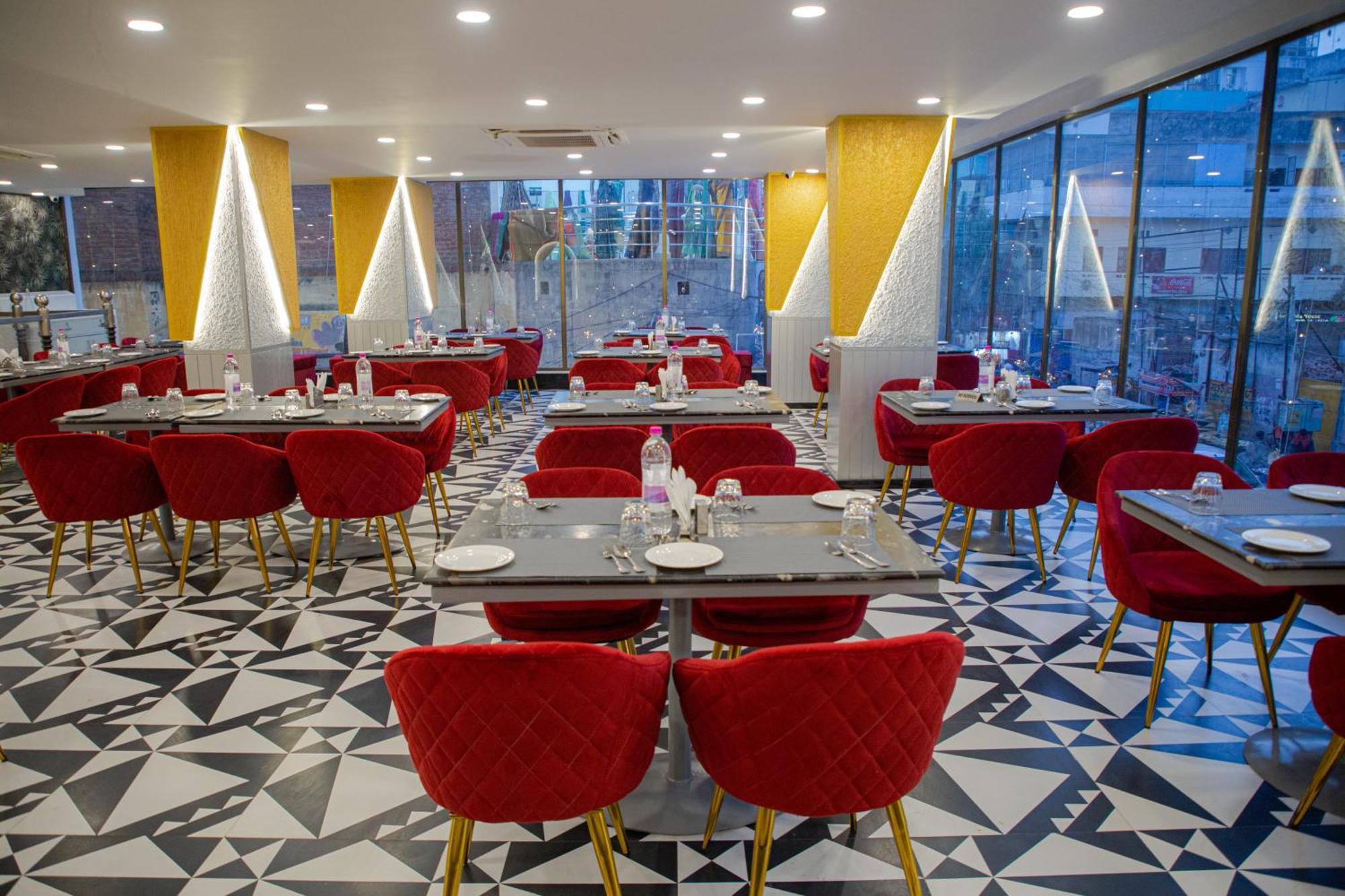 Pearl Courtyard Hotel Varanasi Exterior photo