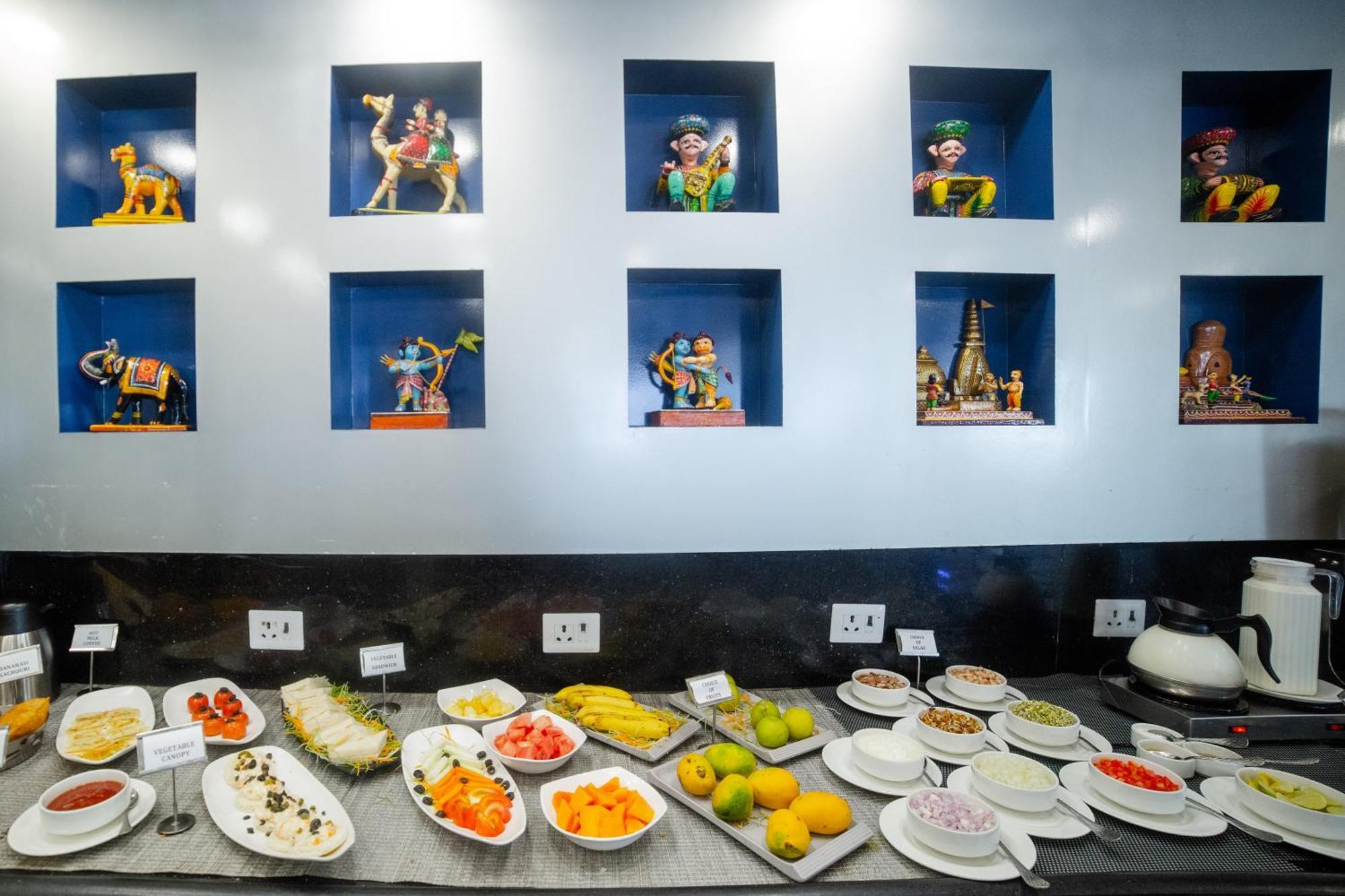 Pearl Courtyard Hotel Varanasi Exterior photo